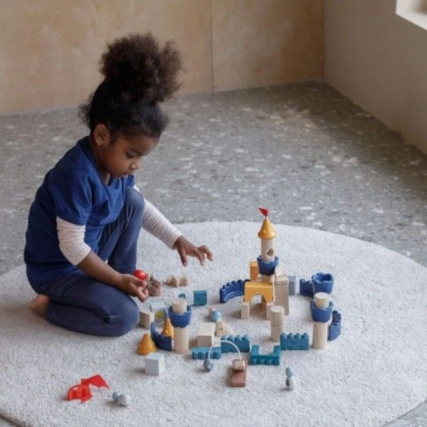 Jeu De Construction Château Fort 47 Pièces Orchard Plantoys® - Jouet En Bois 6 Jeu De Construction Château Fort 47 Pièces Orchard Plantoys® - Jouet En Bois – Image 4