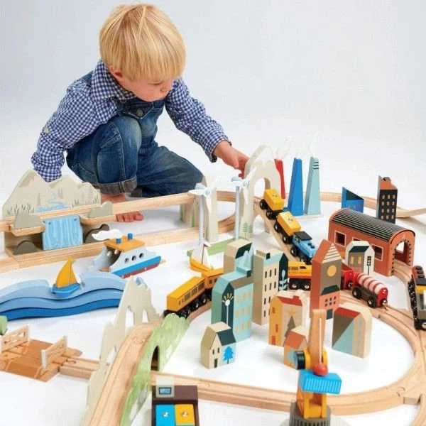 Circuit De Train Géant En Bois Vue Sur La Montagne Tender Leaf Toys® - Jouets En Bois 10 Circuit De Train Géant En Bois Vue Sur La Montagne Tender Leaf Toys® - Jouets En Bois – Image 8