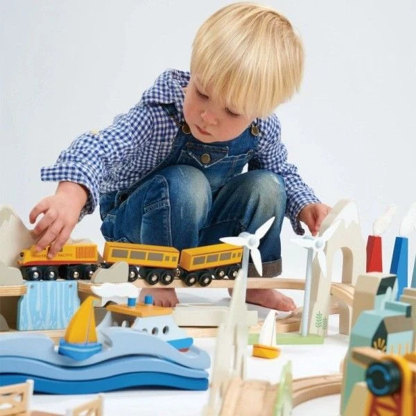 Circuit De Train Géant En Bois Vue Sur La Montagne Tender Leaf Toys® - Jouets En Bois 11 Circuit De Train Géant En Bois Vue Sur La Montagne Tender Leaf Toys® - Jouets En Bois – Image 9