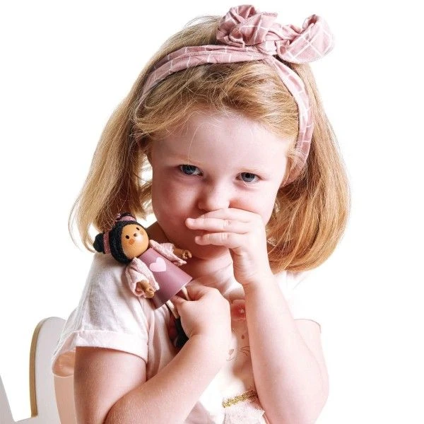 Figurine Maison De Poupées Ayana Et Son Chat Tender Leaf Toys® - Jouets En Bois 4 Figurine Maison De Poupées Ayana Et Son Chat Tender Leaf Toys® - Jouets En Bois – Image 2