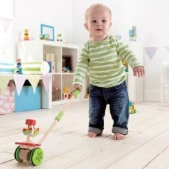 Canne à Pousser Tourniquet à Papillons Hape®- Jouets Bio Hape -Jouets En Bois hape canne a pousser tourniquet a papillons jouets bio hape 3