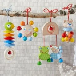 Hochet Bois à Suspendre Ours HABA® - Hochets Bébé -Jouets En Bois hochet bois a suspendre ours haba hochets bebe 9