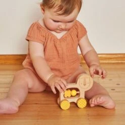 Jouet En Bois Hochet Éléphant à Pousser Petitcollage® -Jouet En Bois Bébé -Jouets En Bois jouet en bois hochet elephant a pousser petitcollage jouet en bois bebe 4