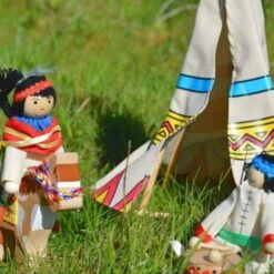 Jouet En Bois Set Tipis (maisons) De Poupées Camp Indiens 14 Pièces Goki® - Jouets Goki 9 Jouet En Bois Set Tipis (maisons) De Poupées Camp Indiens 14 Pièces Goki® - Jouets Goki -Jouets En Bois jouet en bois set tipis maisons de poupees camp indiens 14 pieces goki jouets goki 1