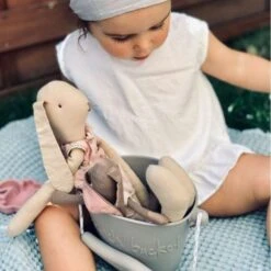 Seau De Plage Enfant En Silicone Moutarde Scrunch® - Jouets De Plage -Jouets En Bois seau de plage enfant en silicone moutarde scrunch jouets de plage 4