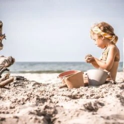 Seau De Plage Enfant En Silicone Œuf De Canard Scrunch® - Jouets De Plage -Jouets En Bois seau en silicone oeuf de canard scrunch jouets de plage 2